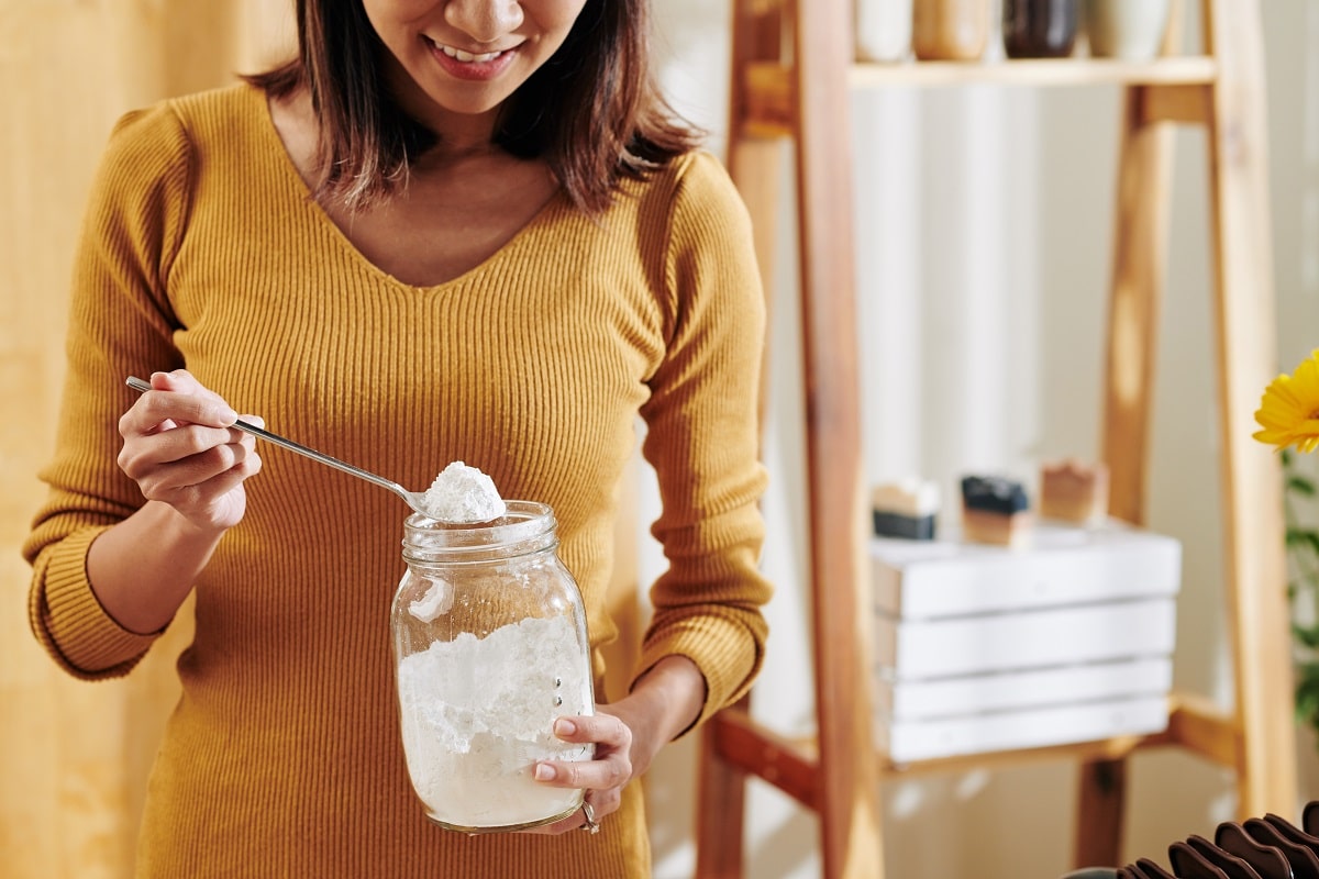 Mixing Baking soda pest control