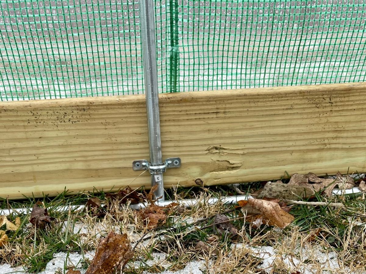 metal pole attached to board with snap on