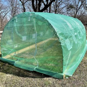 Greenhouse with closed front flap
