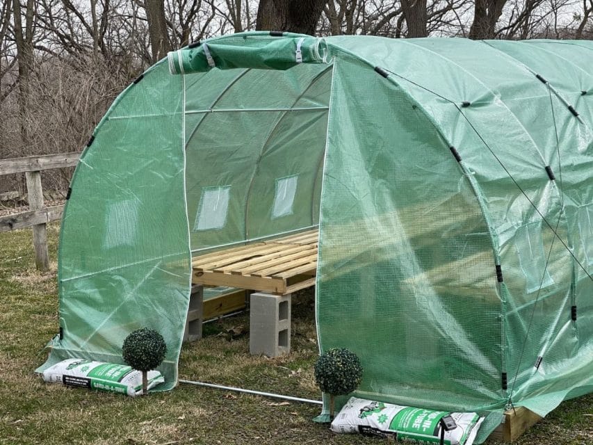 Budget DIY Pallet Greenhouse Bench Tutorial - Gardening