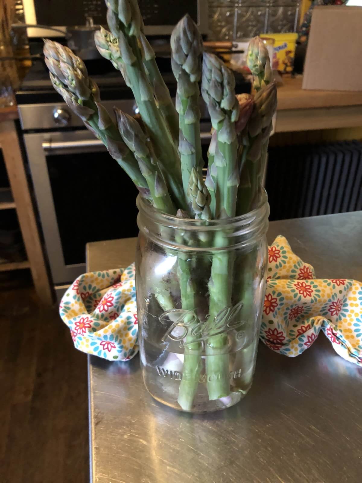asparagus in jar in water