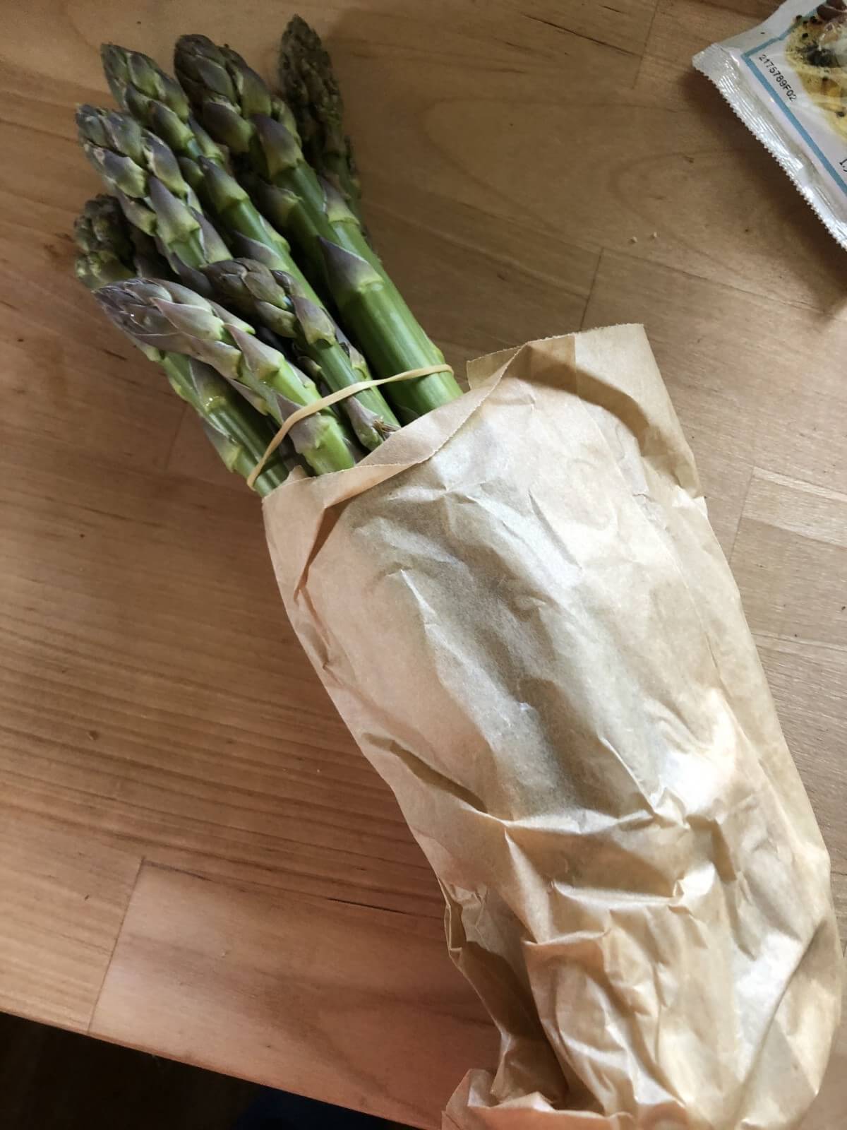 harvested fresh asparagus spears