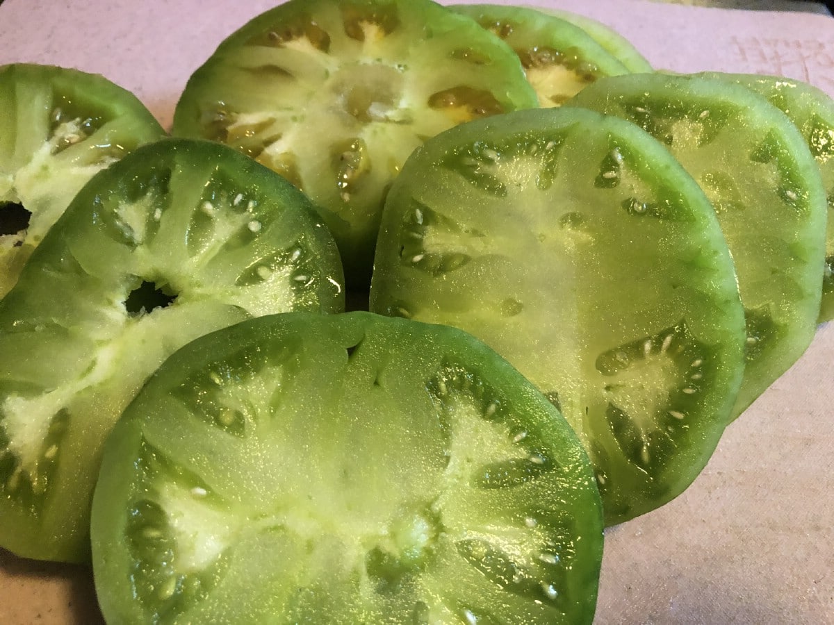 sliced green tomatoes ready for freezing
