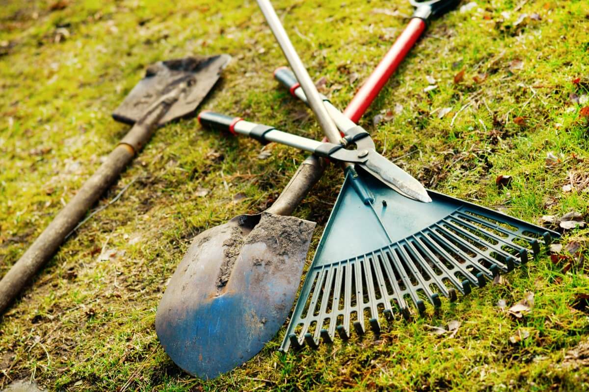 How to Maintain Garden Tools