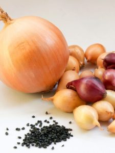 cropped-8-onion-bulbs-seeds.jpg