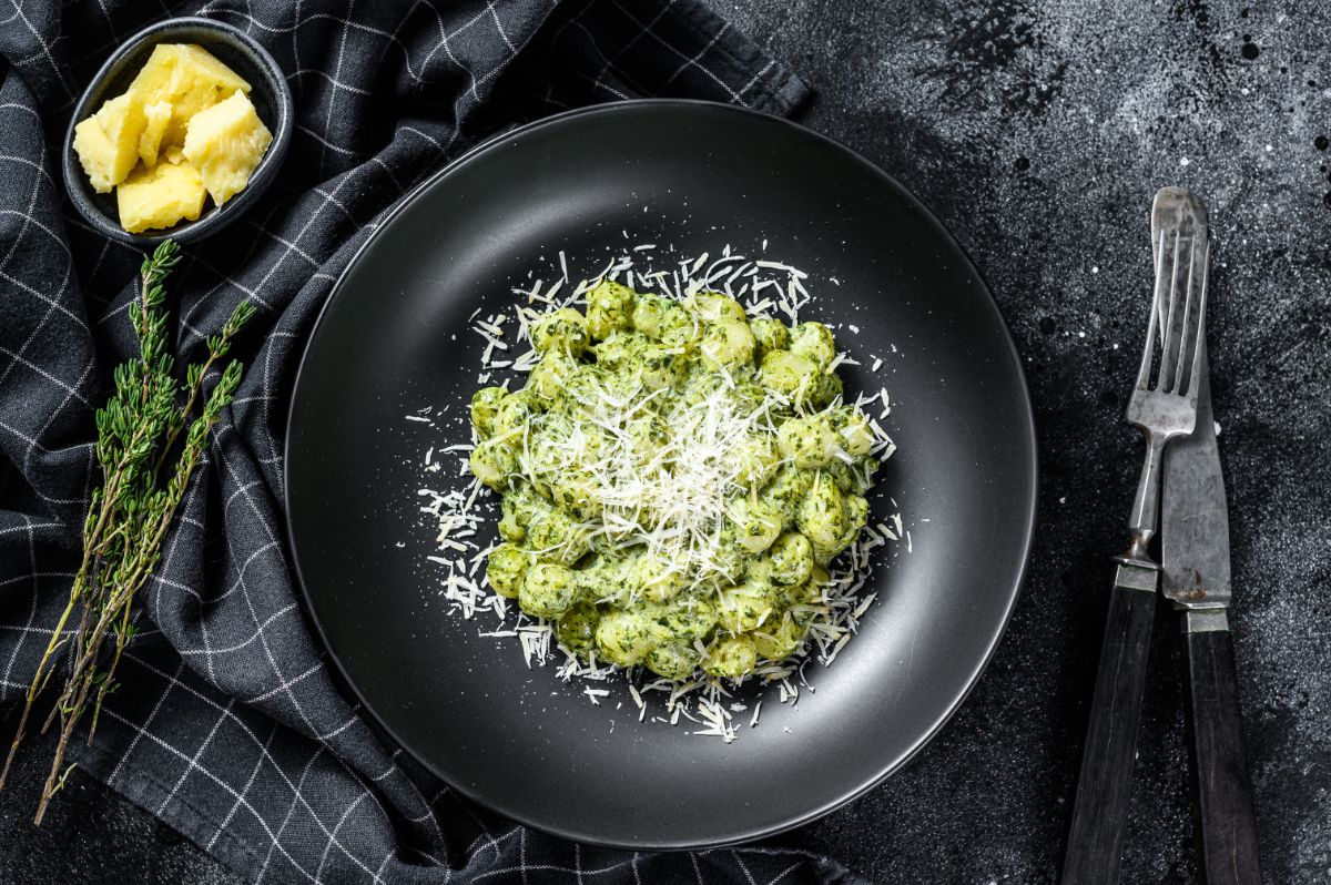 Tortellini topped with creamy zucchini sauce