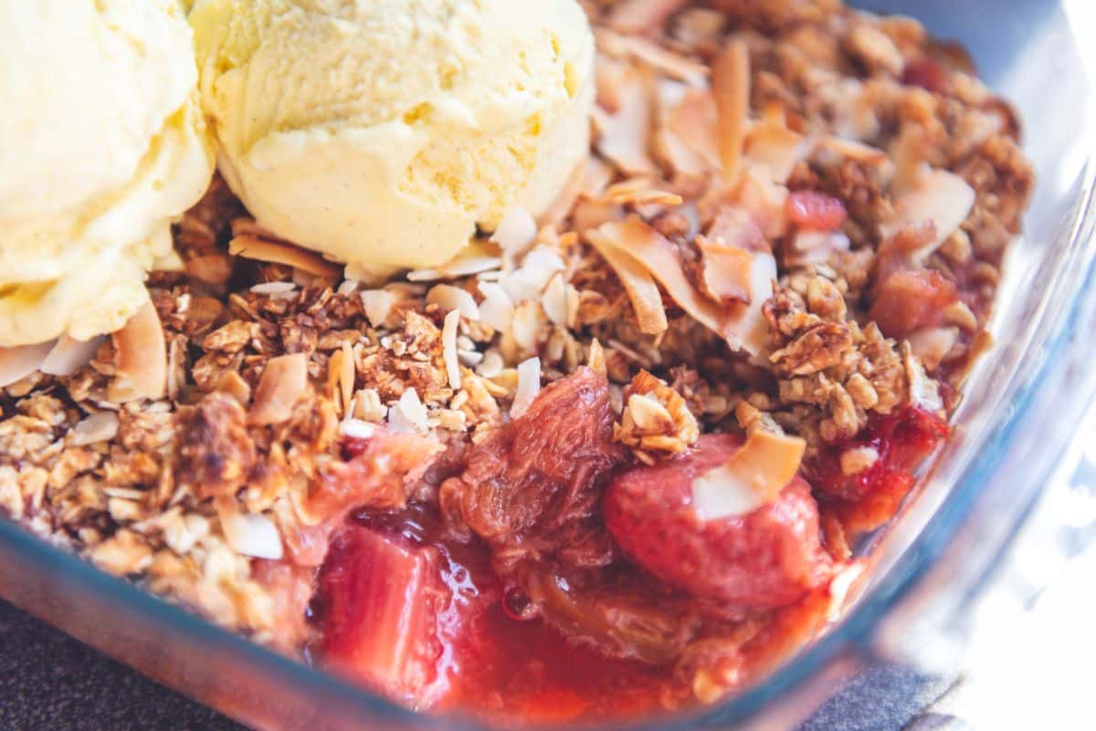 A nice strawberry-rhubarb crumble