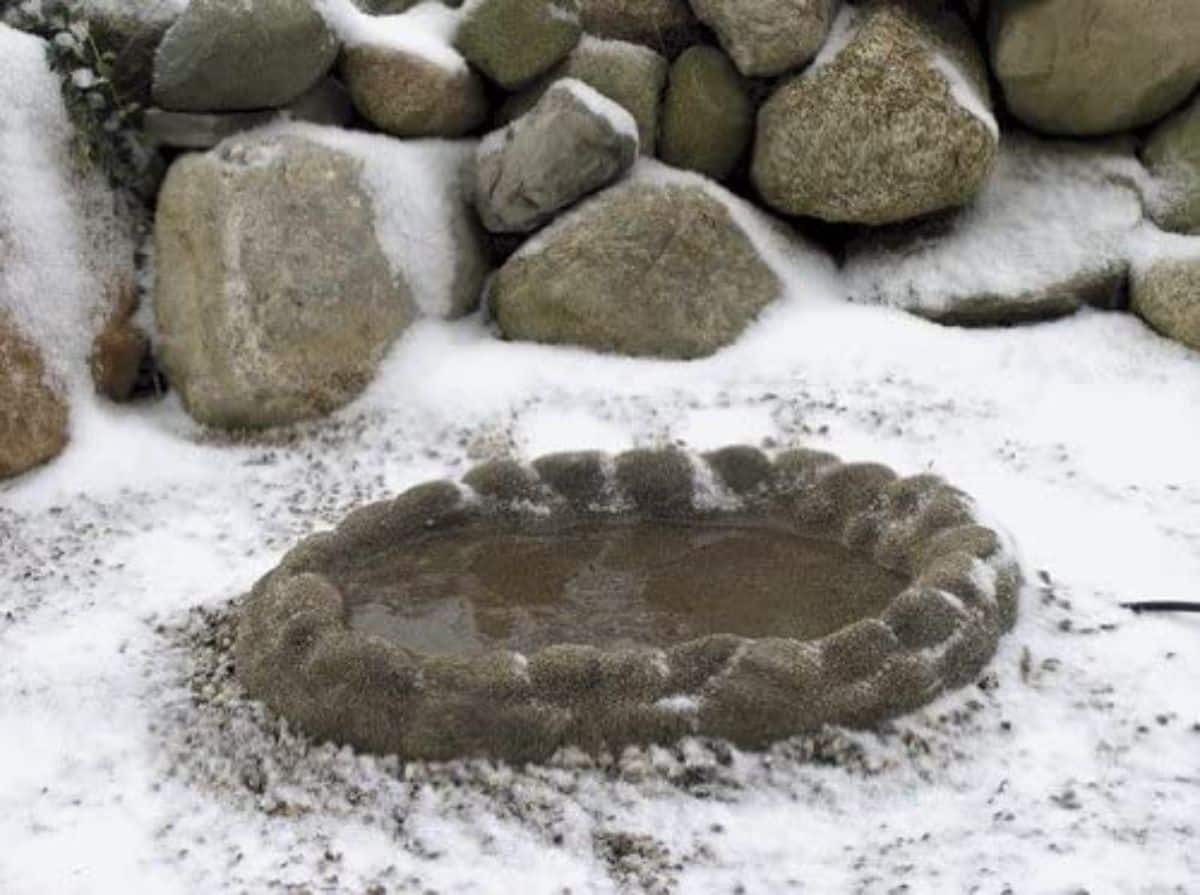 Farm Innovators stone-like heated bird bath