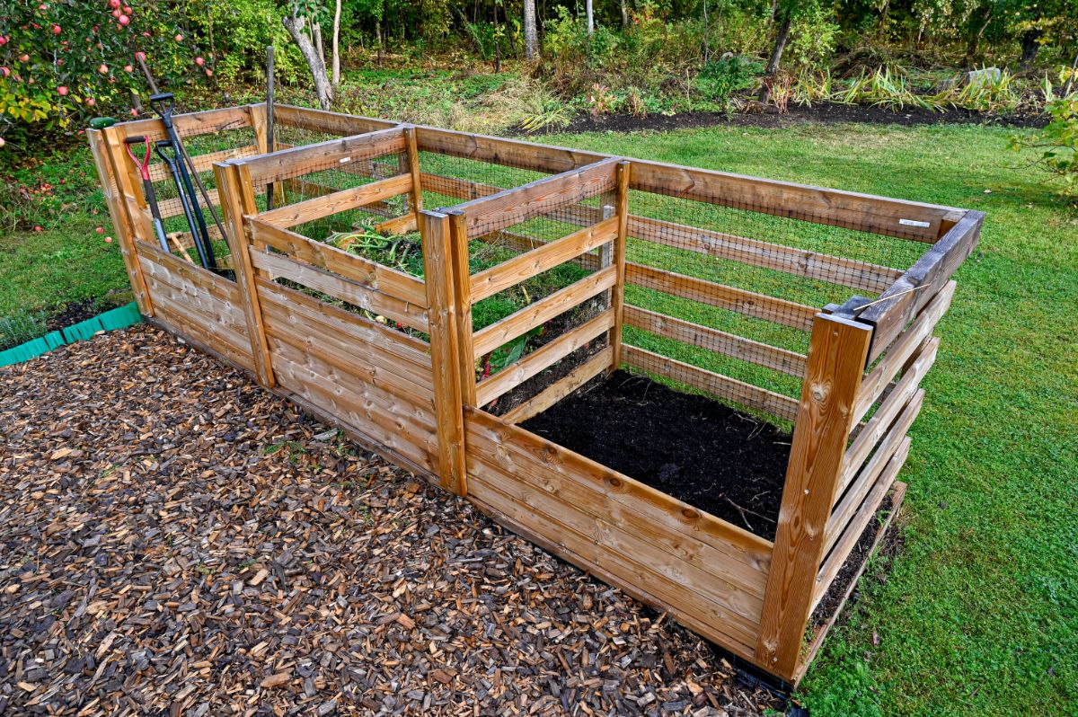 A three-bin compost system