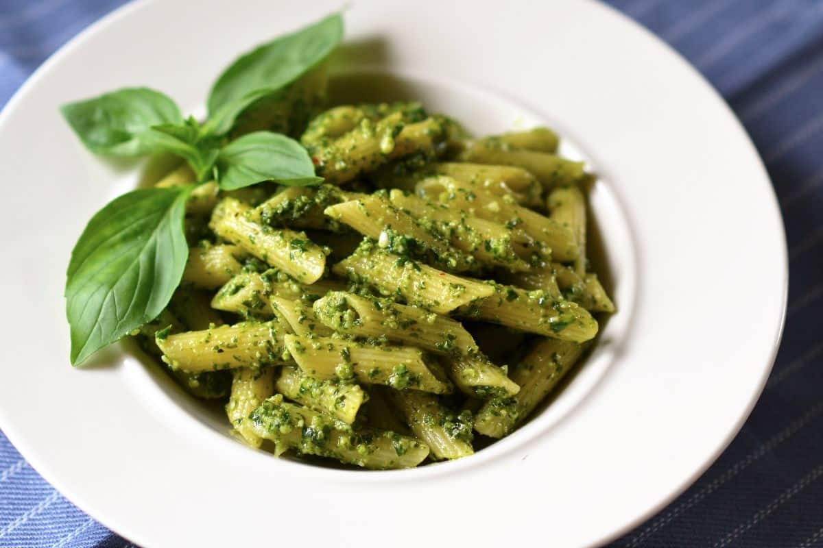 A fresh pesto pasta dish