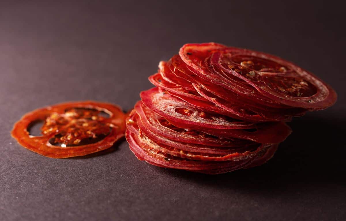 Sliced dehydrated tomatoes