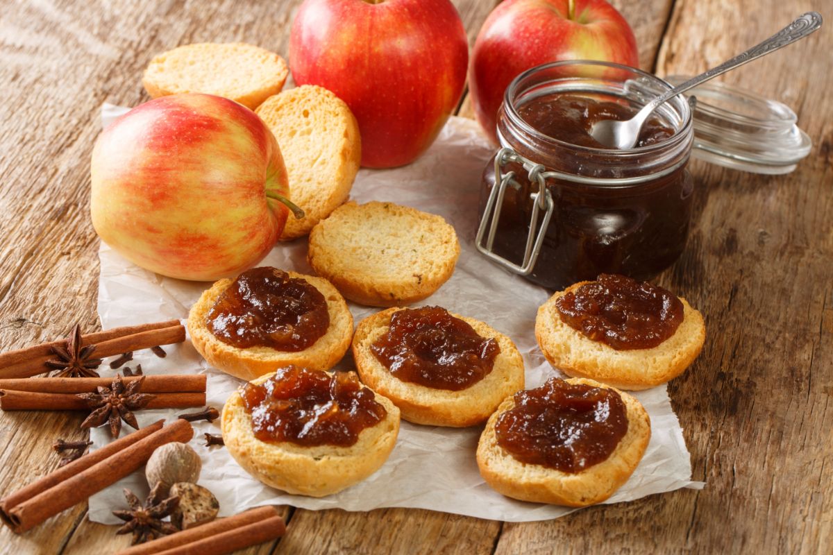 Homemade apple butter spread