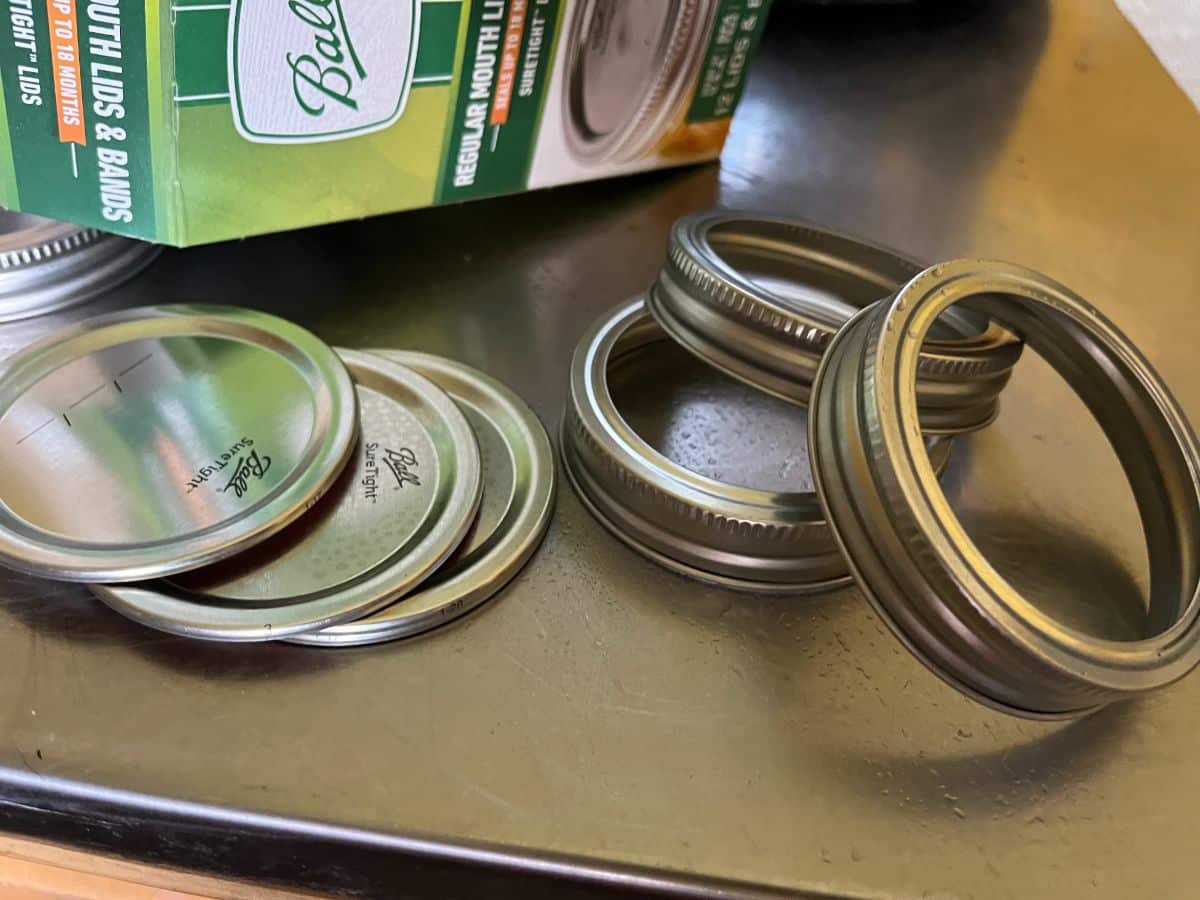 Flat canning lids next to open screw top rings