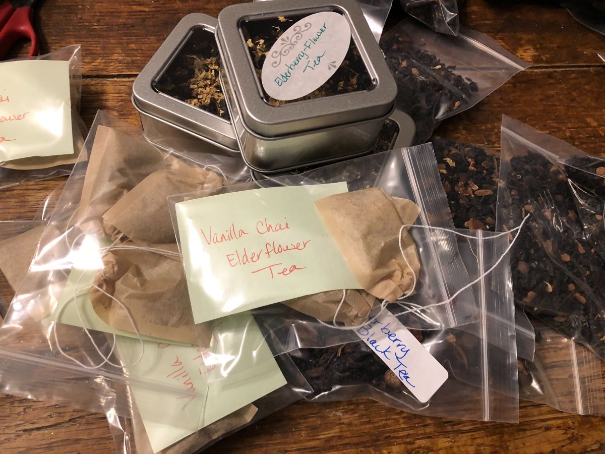 Homemade elderberry tea mixes for gift giving