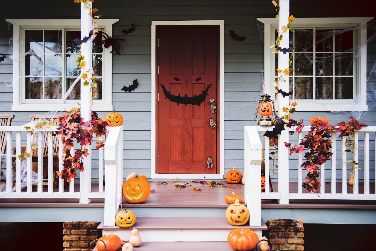 Pumpkins lined up on a set of stairs