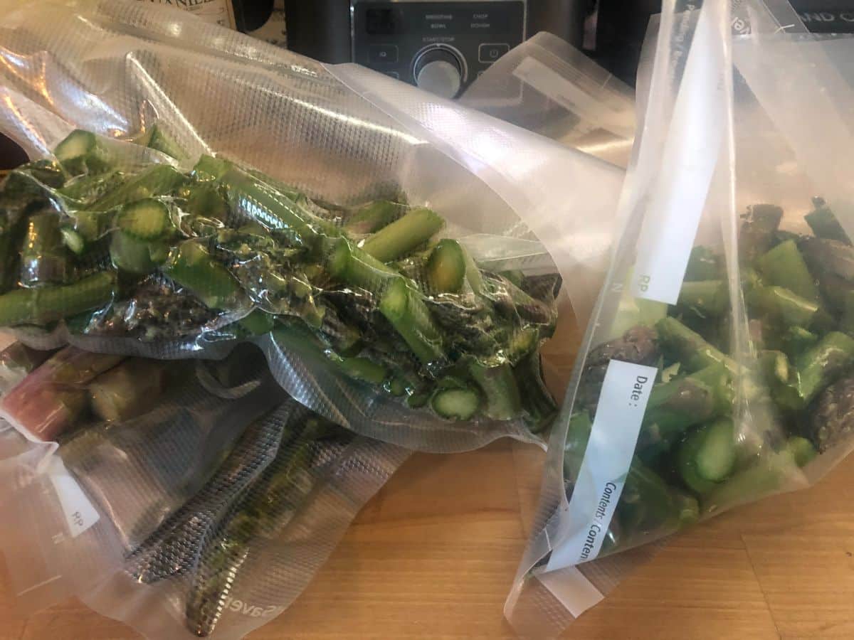 asparagus in vacuum sealer bags