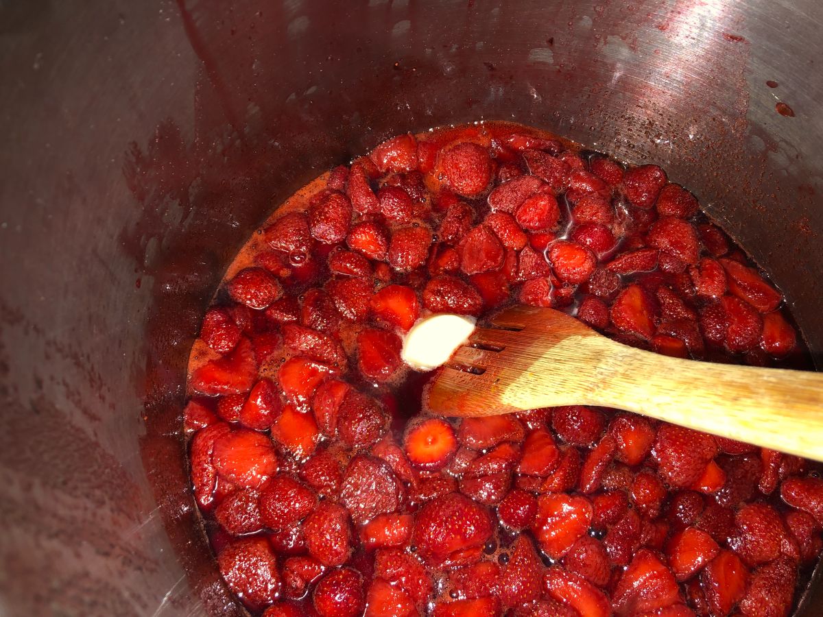 Crushed strawberries for jam