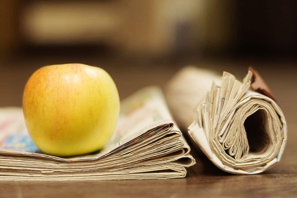 Wrapping apples in paper