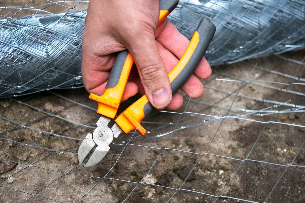 Cutting wire with wire cutters