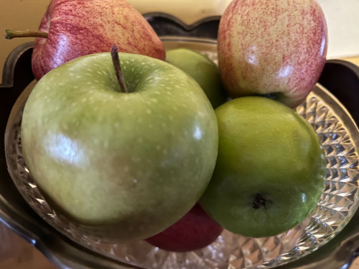 A bowl full of apples