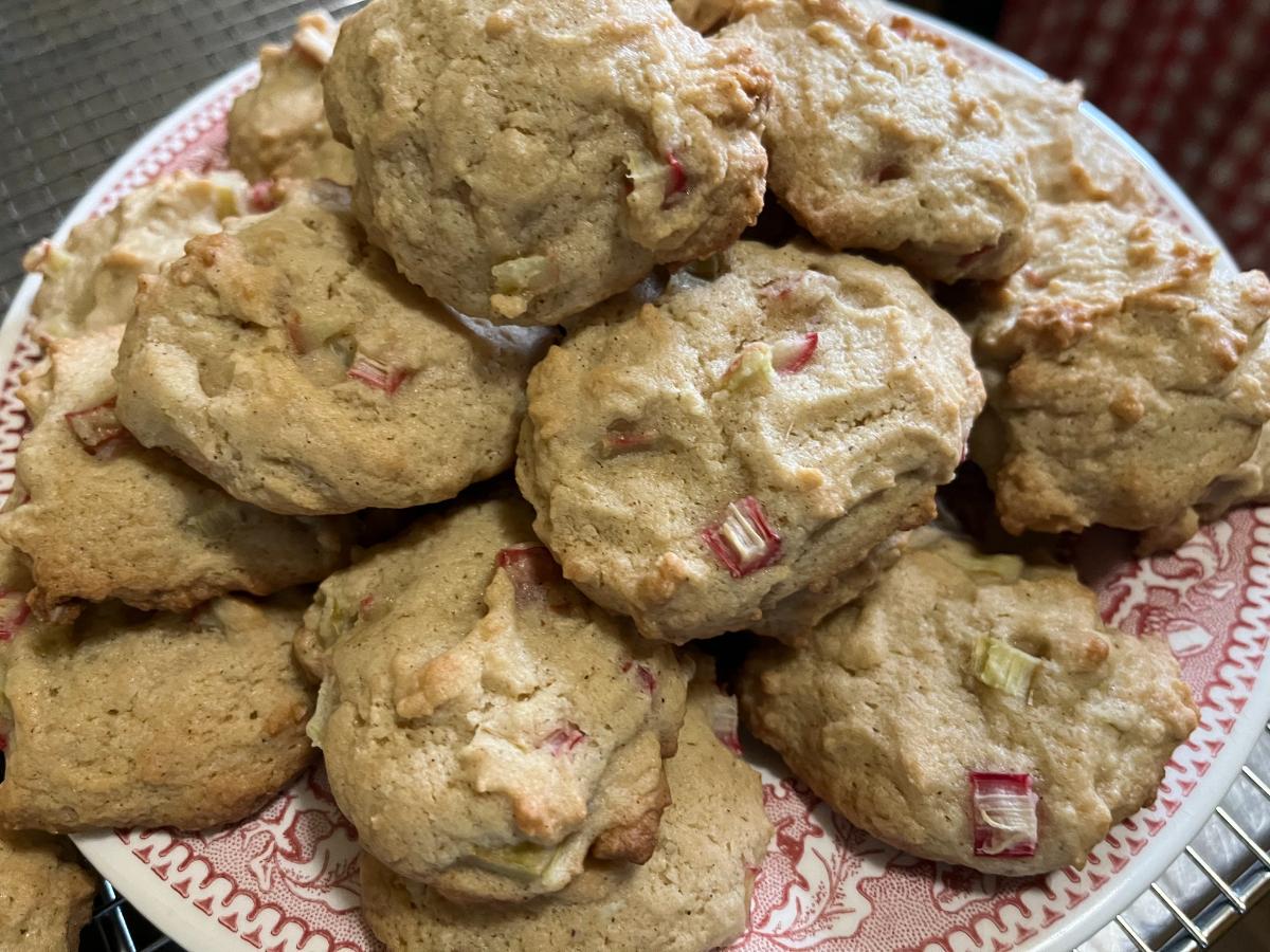 A plate of brown sugar rhubarb cookies