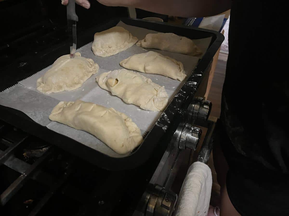 Cutting slits in hand pies