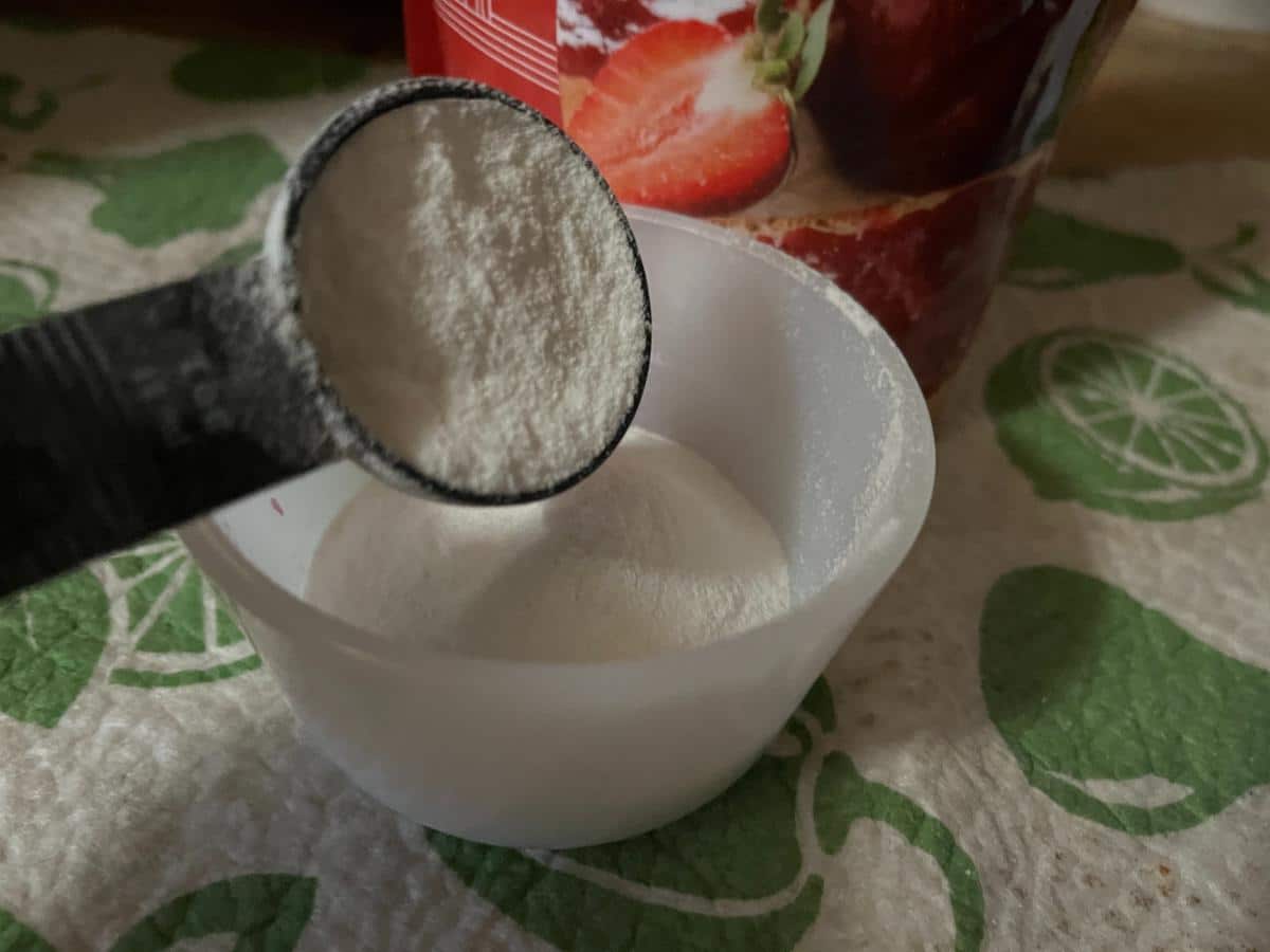 Measuring bulk powdered pectin for a recipe