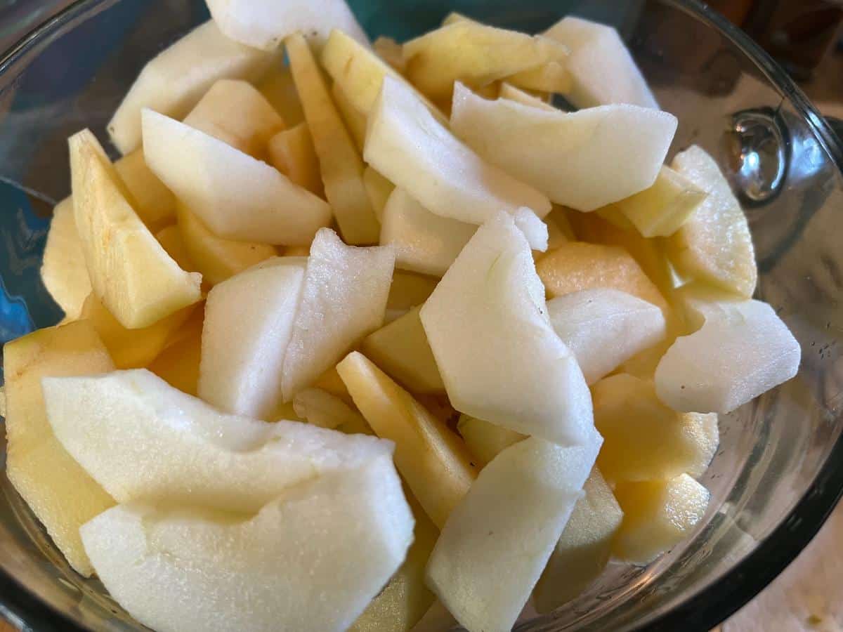 Sliced apples for freezer pie fillings