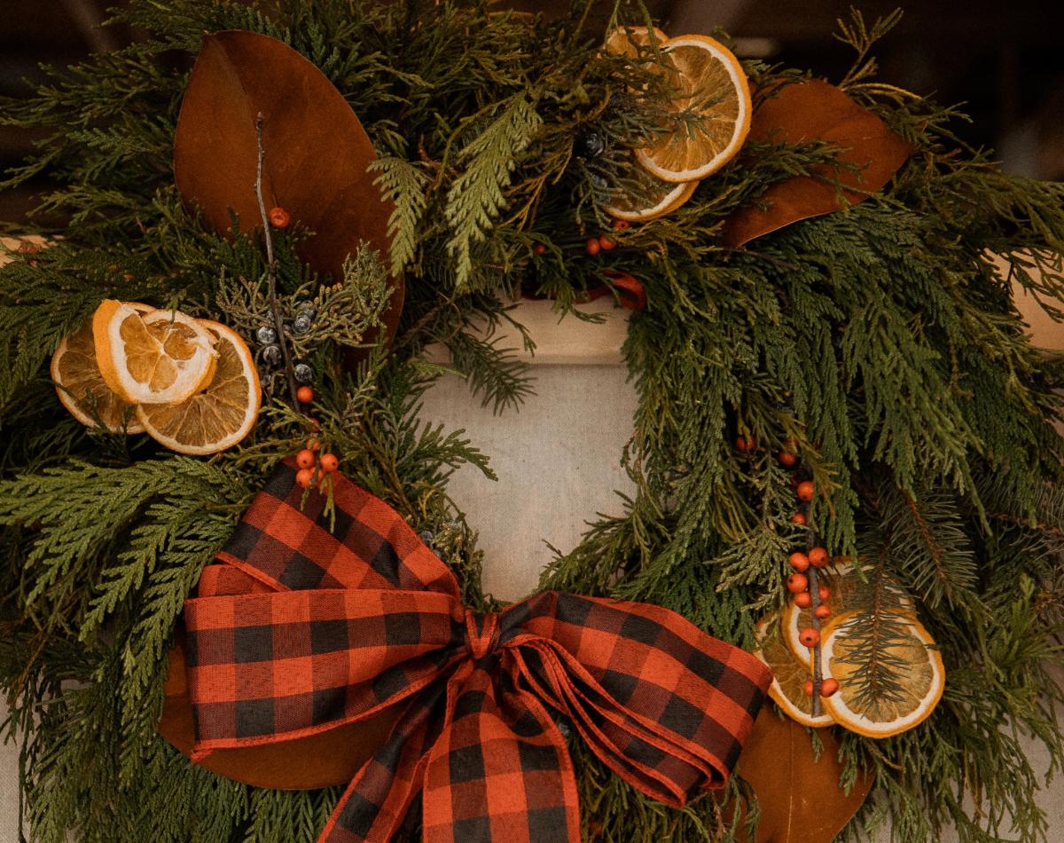 A wreath with dried orange slices