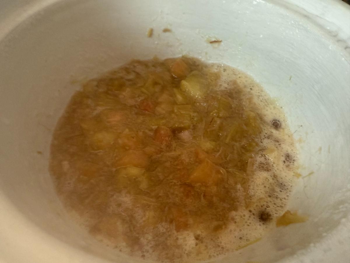 Pink-brown rhubarb sauce