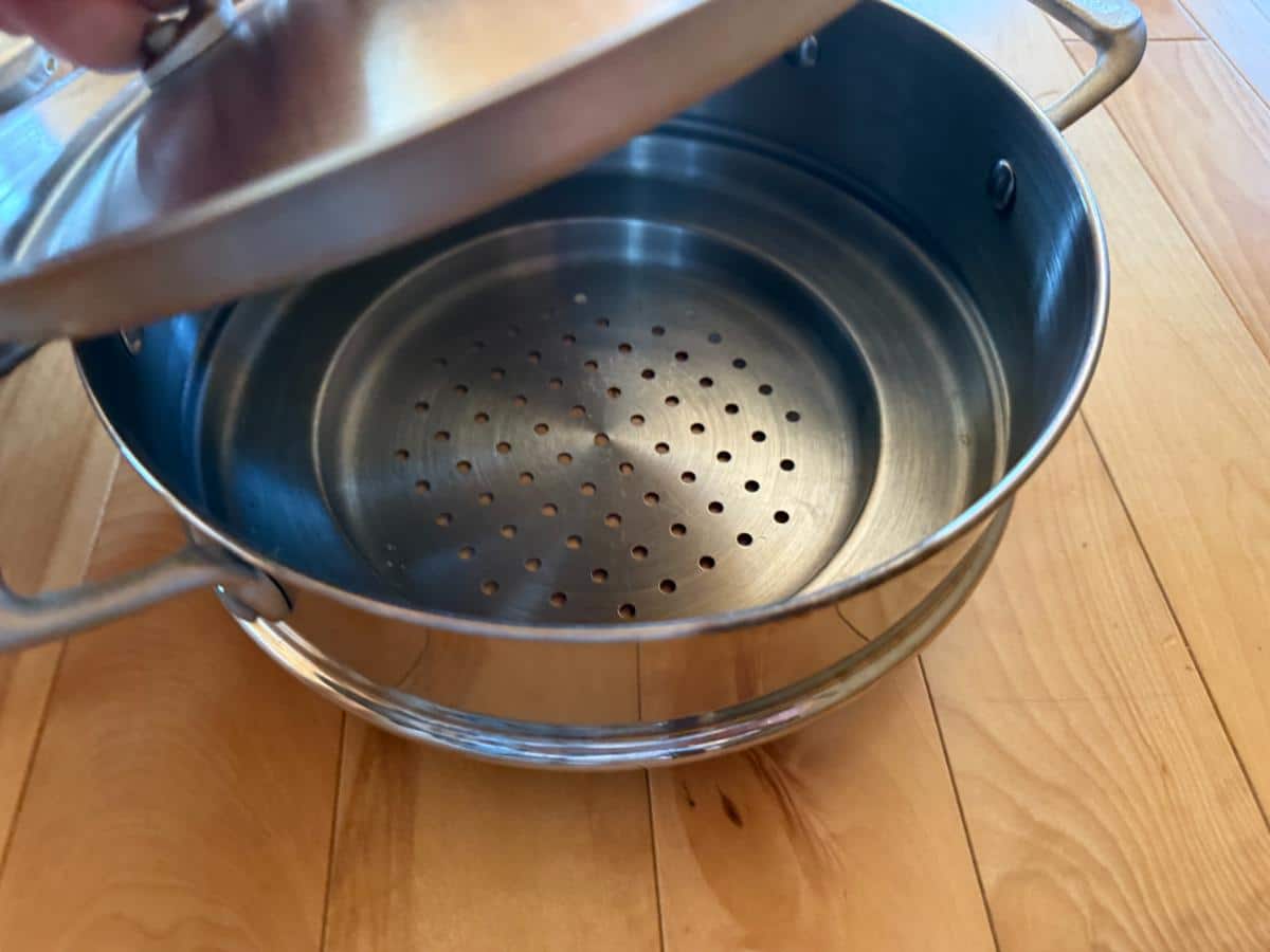 Lidded strainer for in ground worm composting